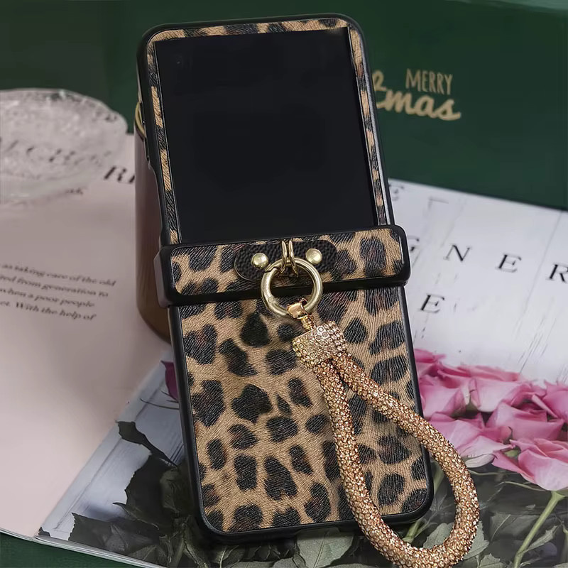 Luxuriöse Handyhülle aus Leopardenleder mit diamantbeschichtetem Riemen und harter PC-Rückseite für Motorola Razr 50 und Razr 60 Ultra in Braun/Mehrfarbig - Bild 4