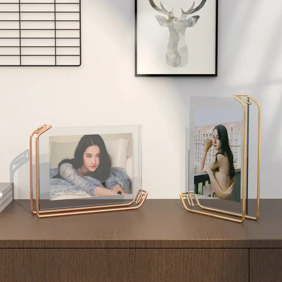 A4 Acryl-Fotorahmen in Gold als Tischaufsteller für Menüs, Poster oder Hochzeitsfotos - Bild 2