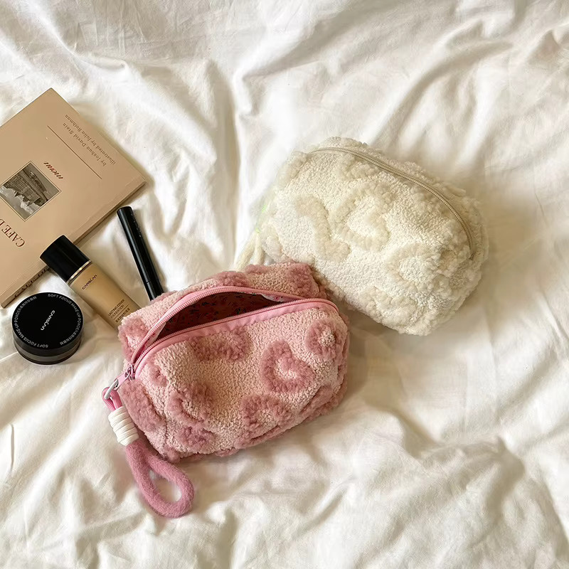 NANCY TINO Plüsch-Make-up-Tasche mit Blumenstickerei in Rot als Reise-Organizer mit großer Kapazität - Bild 2