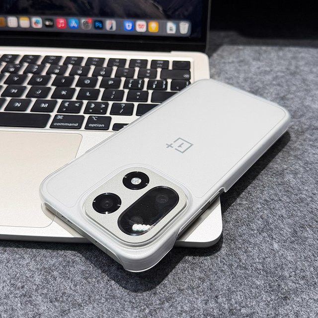 Ultradünne matte Hart-PC-Schutzhülle für OnePlus Modelle in Transparent - Bild 1