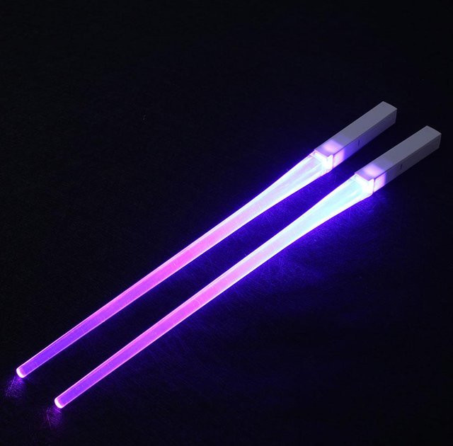 2er Pack LED Lichtschwert Essstäbchen leuchtend in Violett für Party und Küche - Bild 1