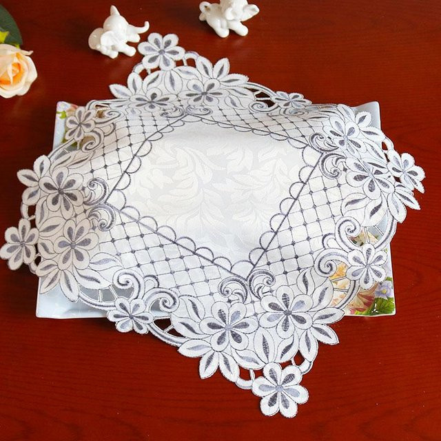 Yiran Furniture Tischdecke mit Satinblumen-Stickerei, quadratisch, B/B/B: 40 x 40 x 40 cm - Bild 1
