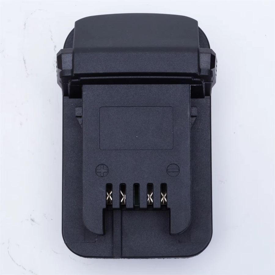 DeWalt Akku-Konverter-Adapter für 18 V Li-Ion Akkus auf Milwaukee 18 V Akkuwerkzeuge mit LED-Licht und USB-Anschlüssen in Schwarz - Bild 3