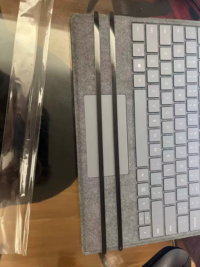 Microsoft Laptop Studio Rückabdeckung Rutschfeste Gummistreifen für 14,4 Zoll Unterseite Fußpolster 2 Stück Silber Schwarz - Bild 2
