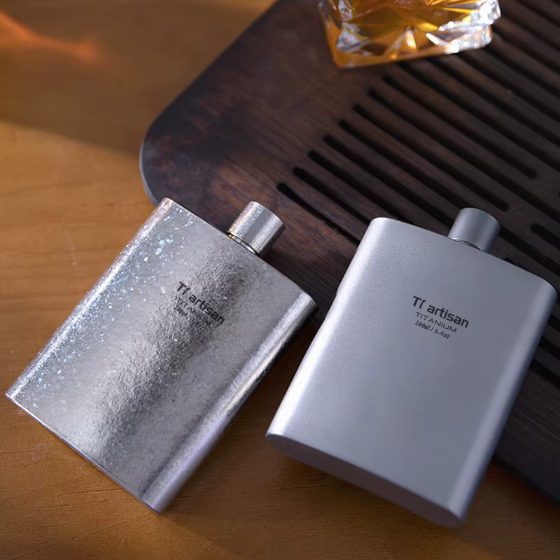 Tiartsian Mini-Weinflasche aus reinem Titan für Camping und Wandern, 100 ml, Silber - Bild 5