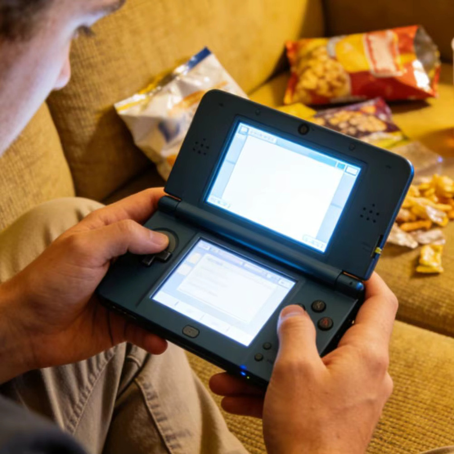 Ersatzgehäuse-Kit für Nintendo DS Lite Konsole mit Tasten, Schrauben und Zubehör in Weiß und Multicolour - Bild 4
