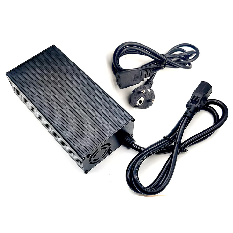 Smart LiFePO4 Batterieladegerät 12V 4S 14,6V Hochleistungsladegerät für Lithium-Eisenphosphat-Batterien mit EU-Stecker in Schwarz - Bild 3