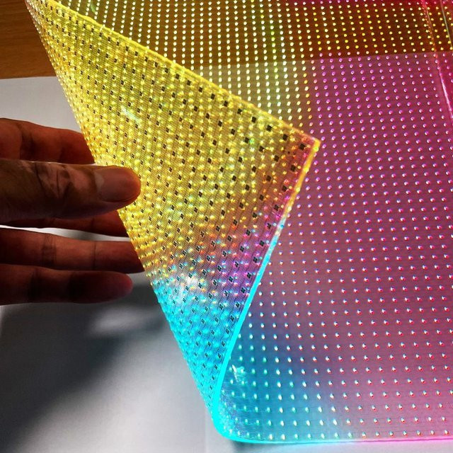 TLXT LED transparente Filmleinwand als flexibler Vorhang für Glasflächen und Innenwerbung - Bild 1
