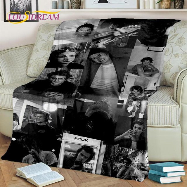 Weiche 3D-Decke mit HD-Druck Motiv Joe Keery, Mehrfarbig, B/B/H: 100 x 150 cm - Bild 1