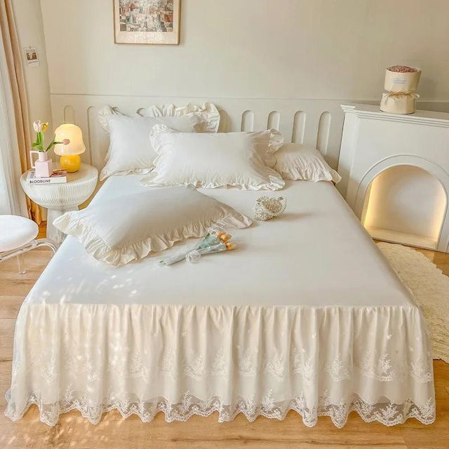 Einfarbige Tagesdecke aus gewaschener Baumwolle mit Spitzenstickerei in Weiß, B/B: 150 x 200 cm - Bild 1