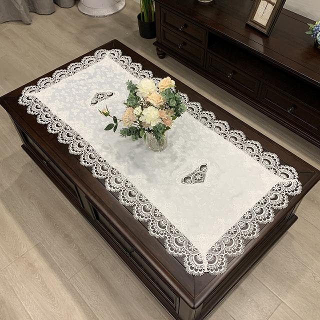 Julliette Traum Rechteckige Tischdecke mit Blumenmuster und Spitze in Weiß, B/T: 100 x 50 cm - Bild 1