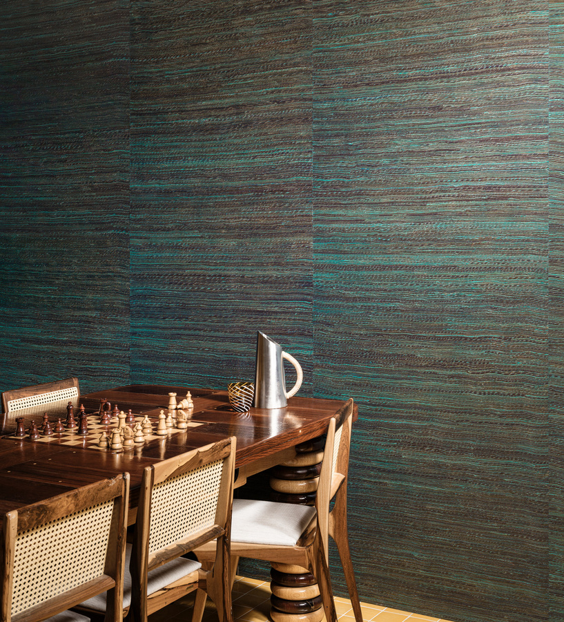 Arte Wallpaper Penumbra Peacock Naturmotiv in Petrol als feuchtigkeitsbeständige Vlies Tapete - Bild 1