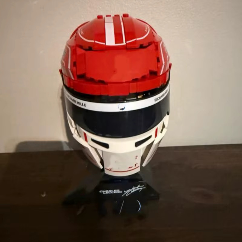 Potdemiel Scuderia HP Charles Leclerc Helm, Bausteine, 886 Teile - Bild 3