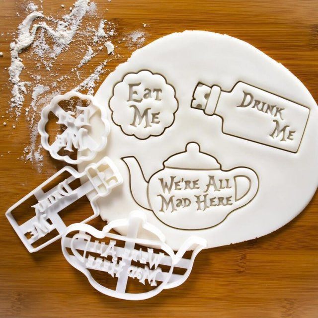 FSMHOME 3er Set Ausstechformen Alice im Wunderland Thema Eat Me Cookie Cutter aus Kunststoff für DIY Backzubehör - Bild 1