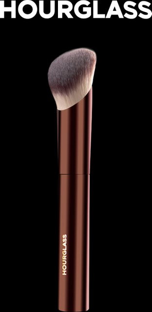 Hourglass Ambient Soft Glow Foundation Pinsel - Bild 1