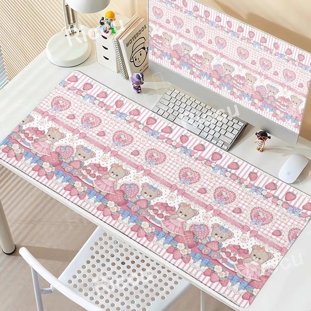 Riccu Schreibtischpad Bär und Erdbeere in Rosa, XXL rutschfeste Schreibtischunterlage für Büro und Gaming - Bild 1