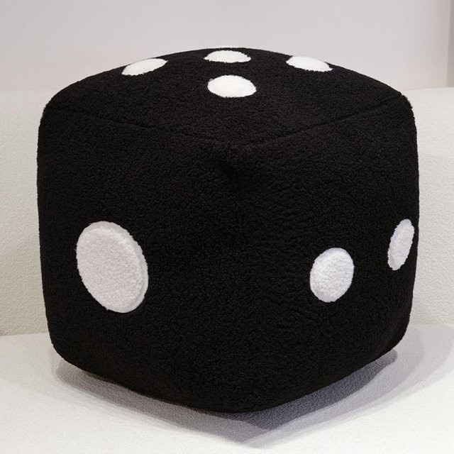 Punktbedrucktes Kissen in Schwarz als gemütliches Sofarückenpolster und Kinderspielzubehör aus Baumwolle, B/T/H: 25 x 25 x 25 cm - Bild 1