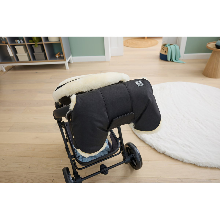 Babycab Lammfell-Handwärmer Saana in Grau und Schwarz - Bild 3