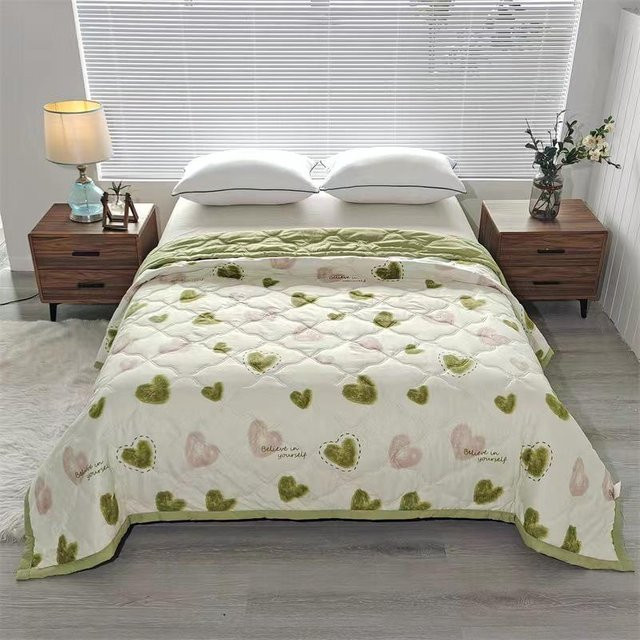 Leichter Sommerquilt mit floralem Design in Grün, B/B: 100 x 150 cm - Bild 1