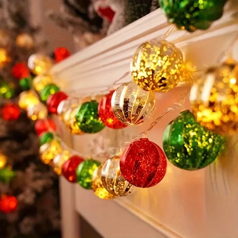 Festliche LED-Lichterkette mit bunten Weihnachtskugeln in Gold, Grün und Rot für Weihnachtsdekoration, Hochzeiten und Partys - Bild 3