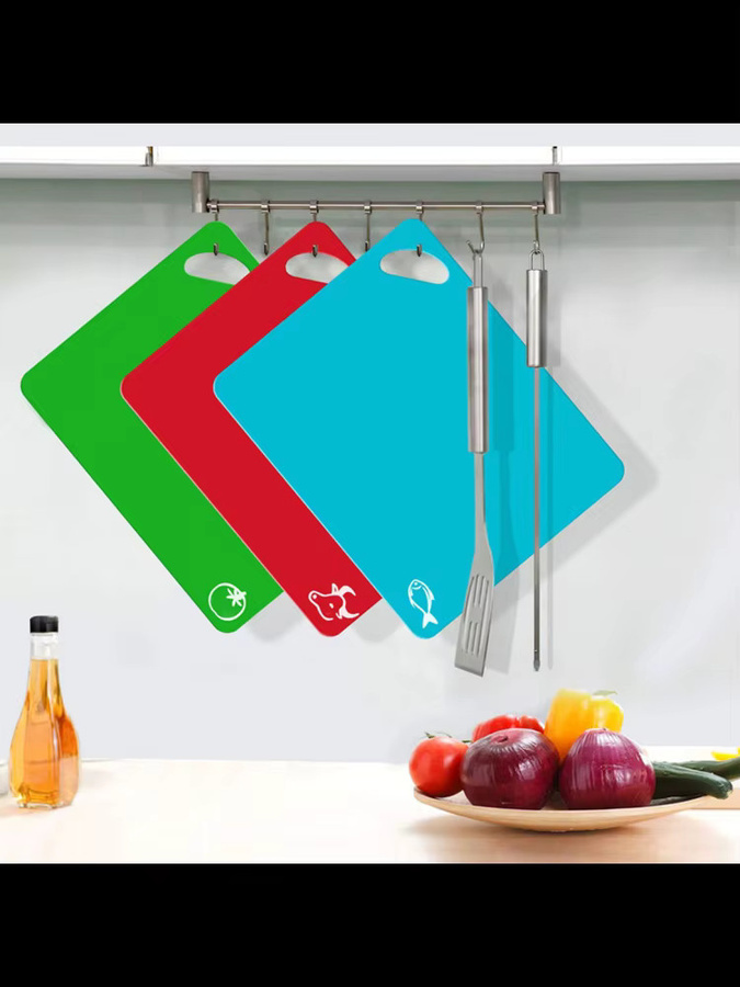 Qiilu 4er-Set flexible Küchenschneidebretter aus Kunststoff, rutschfest, Mehrfarbig, B/T/H: 38 x 30,3 x 0,12 cm - Bild 4