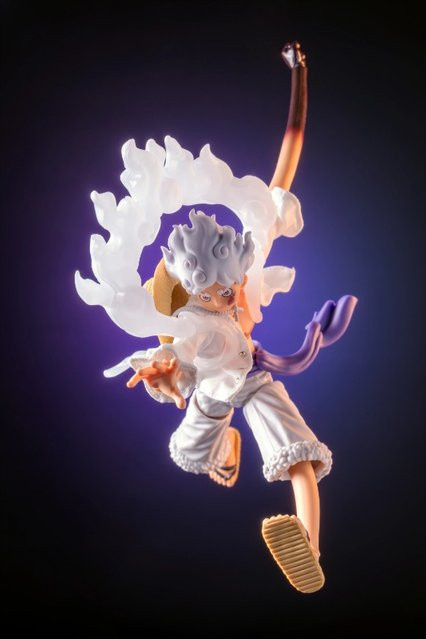 Bandai One Piece Luffy, Actionfigur, Maßstab 1:12, weiße Jacke mit langen Ärmeln - Bild 1