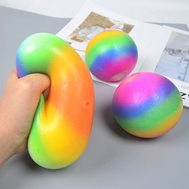 Meade Stress Relief Ball mit Regenbogen-Farbverlauf als kreatives Sensory-Spielzeug zur Dekompression in Multicolour - Bild 1