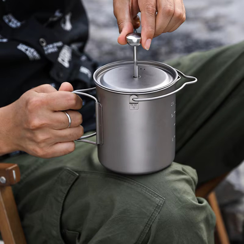 Camping Titan Espresso Kaffee Pressbecher aus Edelstahl mit Filtersieb, Silber, 750 ml - Bild 2
