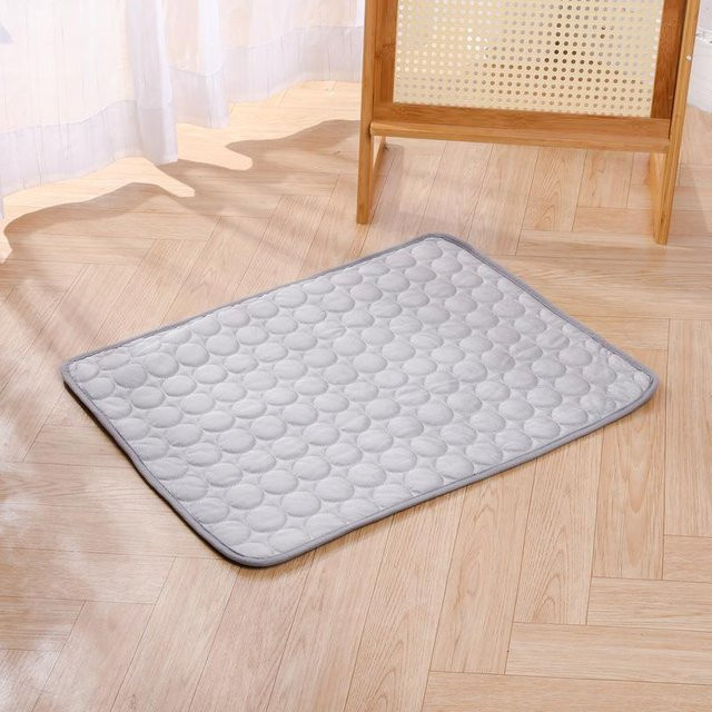 Kühlende Eis-Seide-Matte für Hunde und Katzen von Value Vault in Grau, Größe XL (Breite: 100 cm, Tiefe: 70 cm) - Bild 1