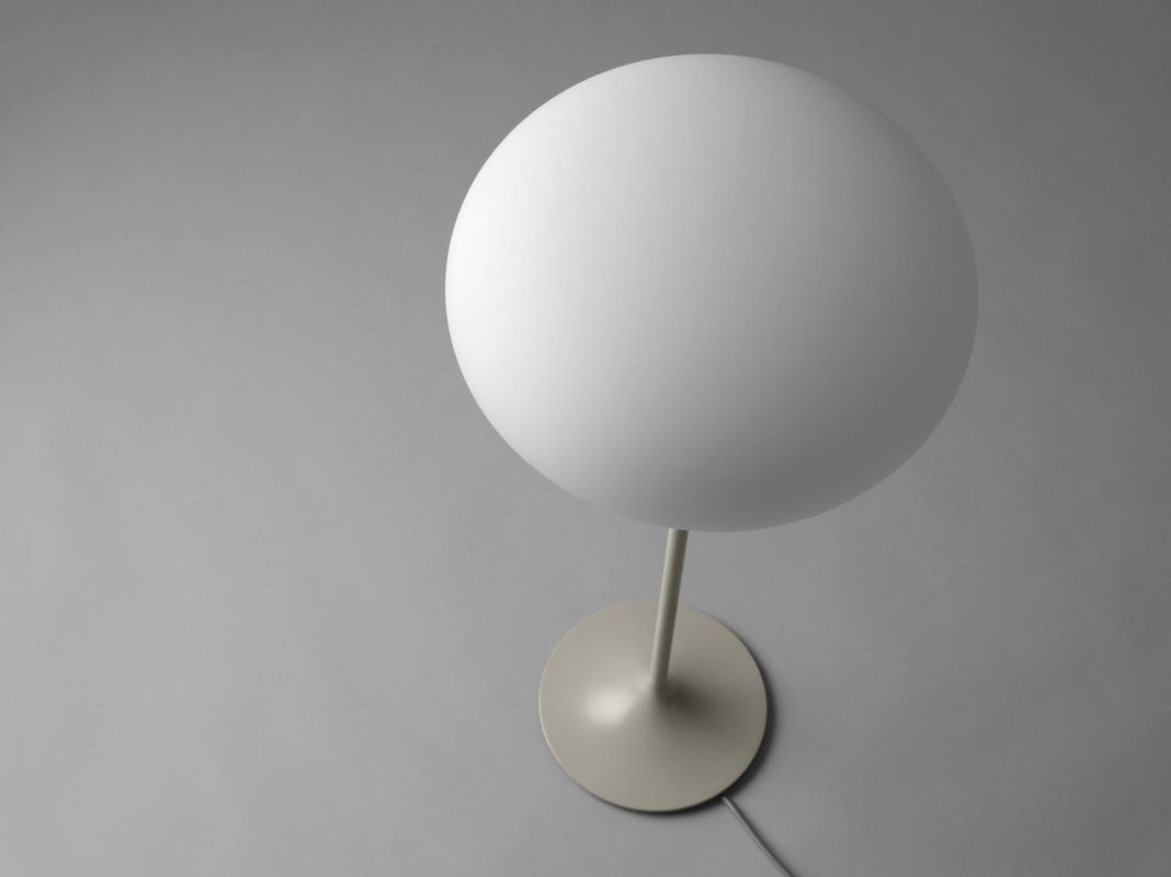 Gubi Stemlite Tischleuchte in Grau und Weiß mit Glas und Metall, Höhe: 70 cm - Bild 2