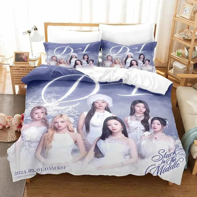 BABYMONSTER Bettwäsche-Set mit Bettdecke und Kissenbezug in Blau, Queen Size, B/H: 210 x 210 cm - Bild 1