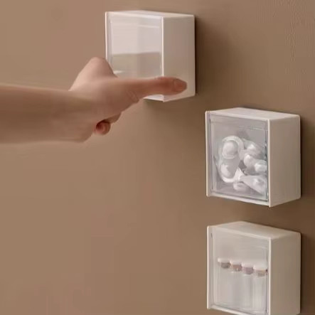 Weiße Aufbewahrungsbox für Schreibwaren und Büroklammern mit Klappe zur Wandmontage aus Kunststoff - Bild 2
