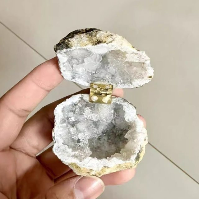 Abdo Mini-Ringbox aus natürlichem Kristall in Weiß zur Schmuck-Aufbewahrung - Bild 1