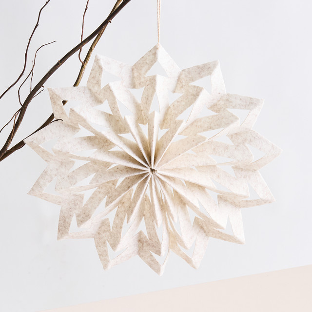 Papier Dekohänger Schneeflocke von BLUME2000 in Cremeweiß für Weihnachten und Winter - Bild 1
