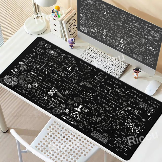 Riccu Mousepad XXL Schwarz mit geometrischen Mathematik Formeln als Anti-Rutsch Schreibtischmatte für Gamer und PC-Nutzer - Bild 1