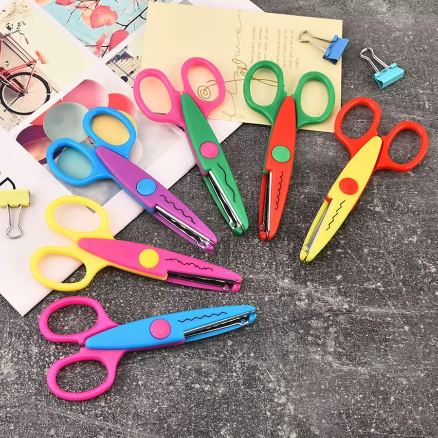 Bunte Bastelscheren mit Wellenmuster und abgerundeten Spitzen für DIY-Handarbeiten in Rot und Mehrfarbig - Bild 3