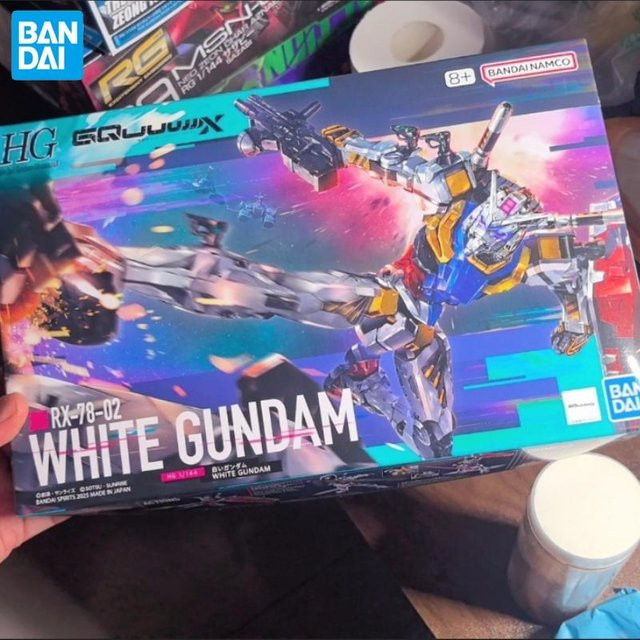 Bandai Mobile Suit Gundam White Gundam Action Figure, HG /144 - Bild 1