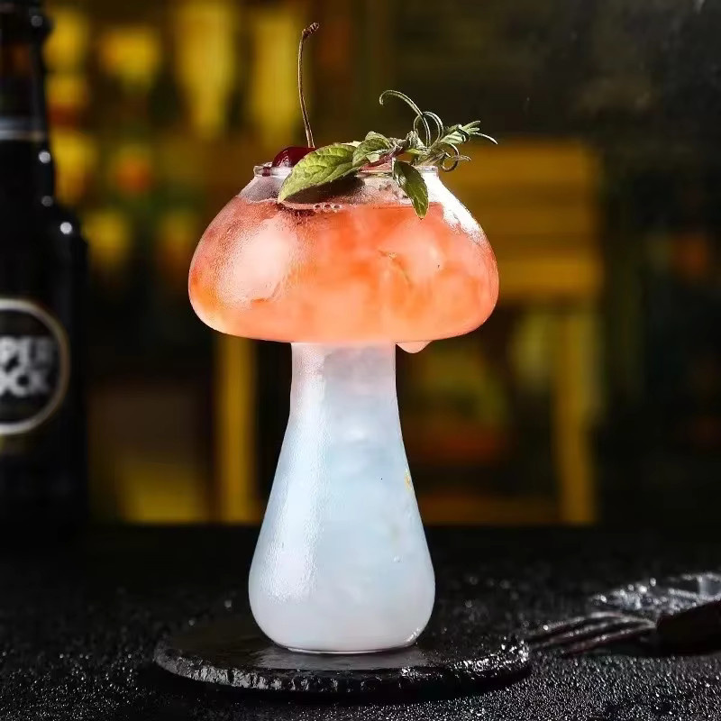 Transparenter Pilzbecher aus Glas als kreatives Cocktail- und Weinglas für Bar und Zuhause - Bild 2