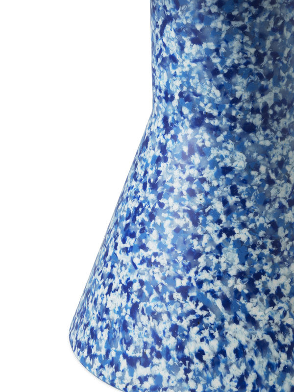 Normann Copenhagen Bit Stool Cone Hocker aus recyceltem Kunststoff in Blau - Bild 3