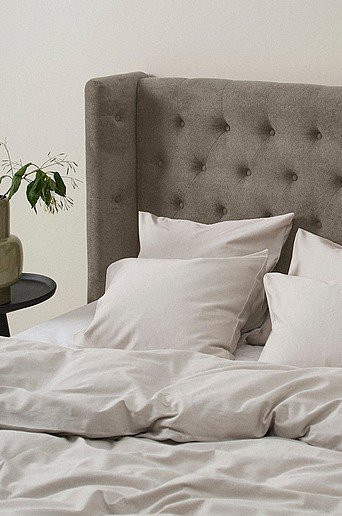 SKENE LYX Kopfteil von Jotex, gepolstertes Wandpaneel in Beige und Grau, Breite: 180 cm, Höhe: 121 cm, Tiefe: 28 cm - Bild 1