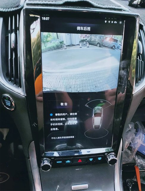 YANFU Android 13 Multimedia-Autoradio mit Qualcomm Prozessor und GPS für Ford Edge 2015 bis 2019 in Schwarz - Bild 1