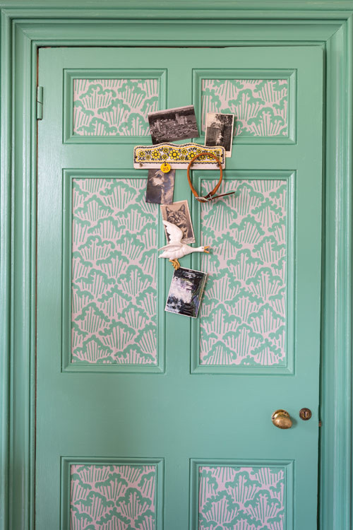Farrow & Ball Tapete Aranami in Pavilion Gray und Arsenic mit abstraktem Design in Grau und Türkis - Bild 1