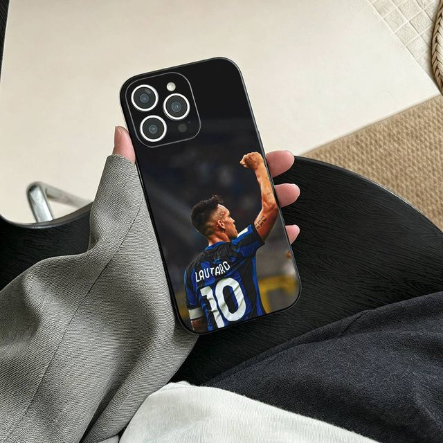 Lautaro Martinez Handyhülle für iPhone 17, 16, 15, 14, 13, 12, 11 (Pro, Max, Plus) in Schwarz - Bild 1