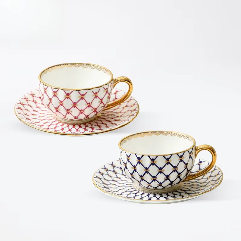 Nordische Bone China Kaffeetasse aus Keramik mit Goldgriff in Weiß und Gold - Bild 1