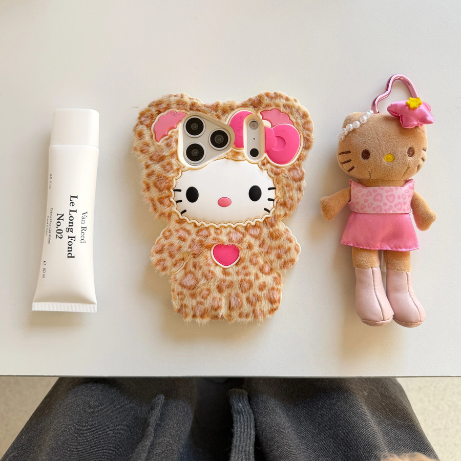 Hello Kitty Handyhülle mit flauschigem Leopardenmuster für Apple iPhone 12 bis 17 Pro Max Plus in Multicolour - Bild 3