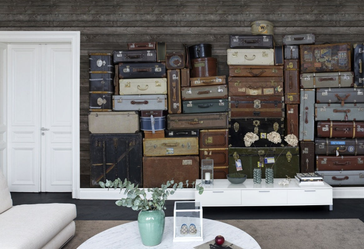 Rebel Walls Wandtattoo Stacked Suitcases Vintage Design in Braun und Multicolour - Bild 3