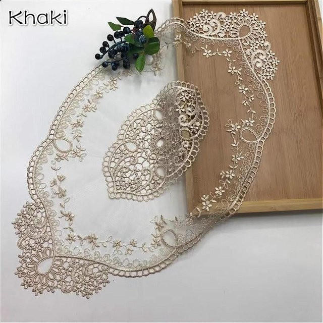Ovale bestickte Tischdecke aus Baumwolle mit floralem Muster in Grau, B/T: 51 x 29 cm - Bild 1