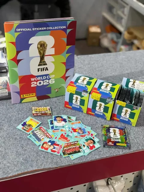 Panini FIFA Fußballkarten-Aufkleberpackung, 50 Packungen, ab 14 Jahren - Bild 1
