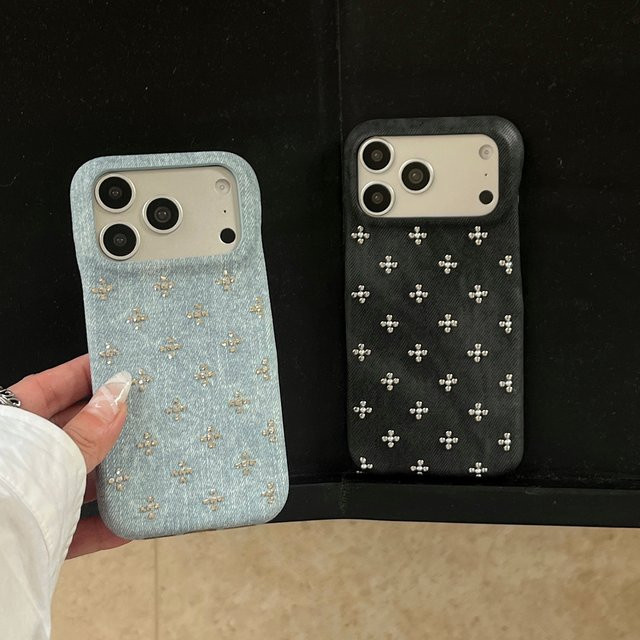 Stoßfeste Handyhülle im Retro-Denim-Look mit Nieten und Blumenmuster für iPhone 17 16 15 14 Pro Max in Blau und Schwarz - Bild 1
