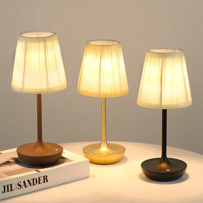 Dimmbare LED-Tischlampe von lyfs im orientalischen Stil mit Stofflampenschirm und USB-Wiederaufladung für dein Schlafzimmer - Bild 2